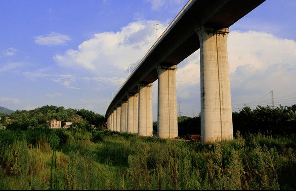 渝黔高速擴能線高架橋